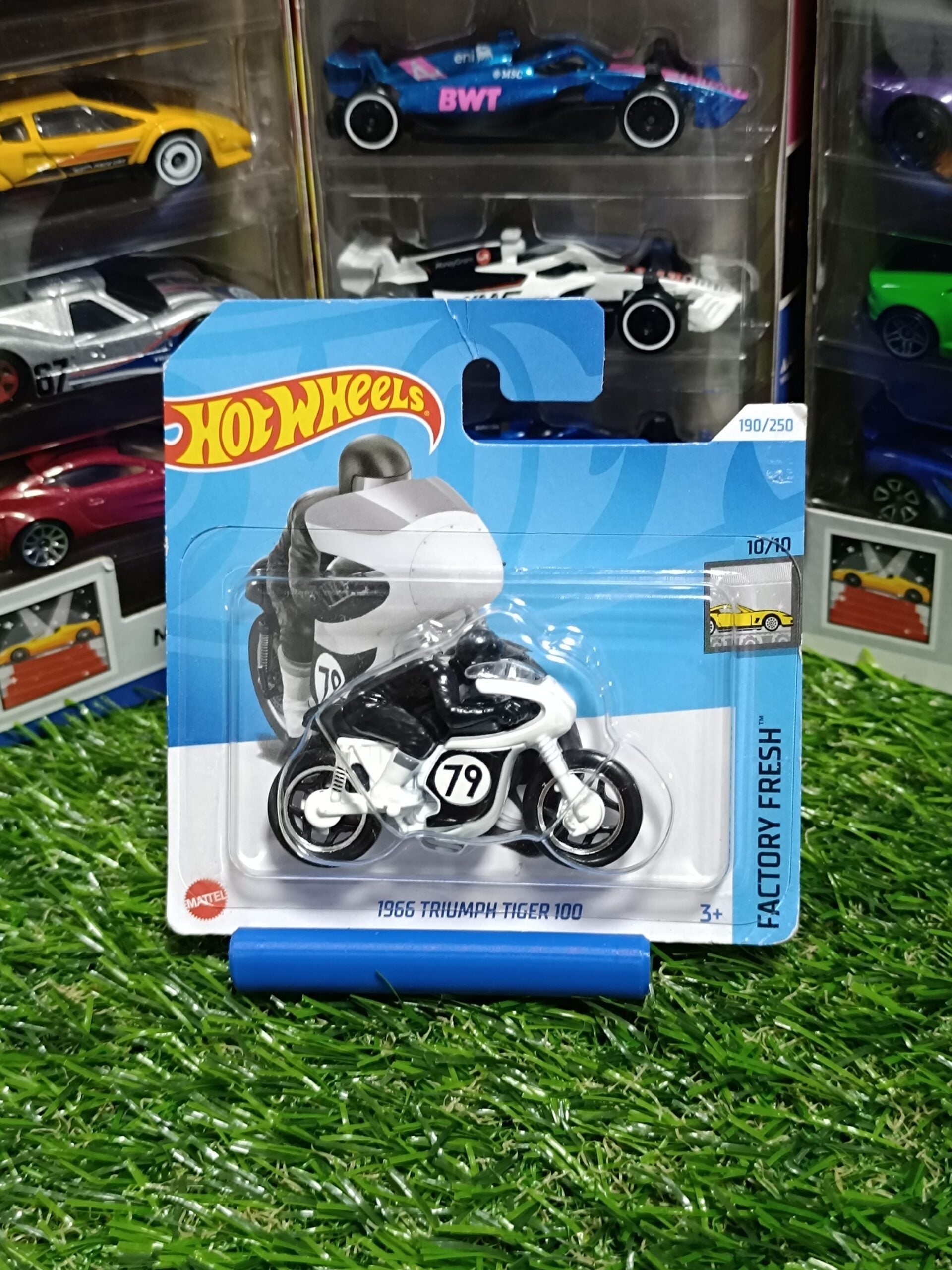 Hot Wheels 1966 Triumph Tiver 100