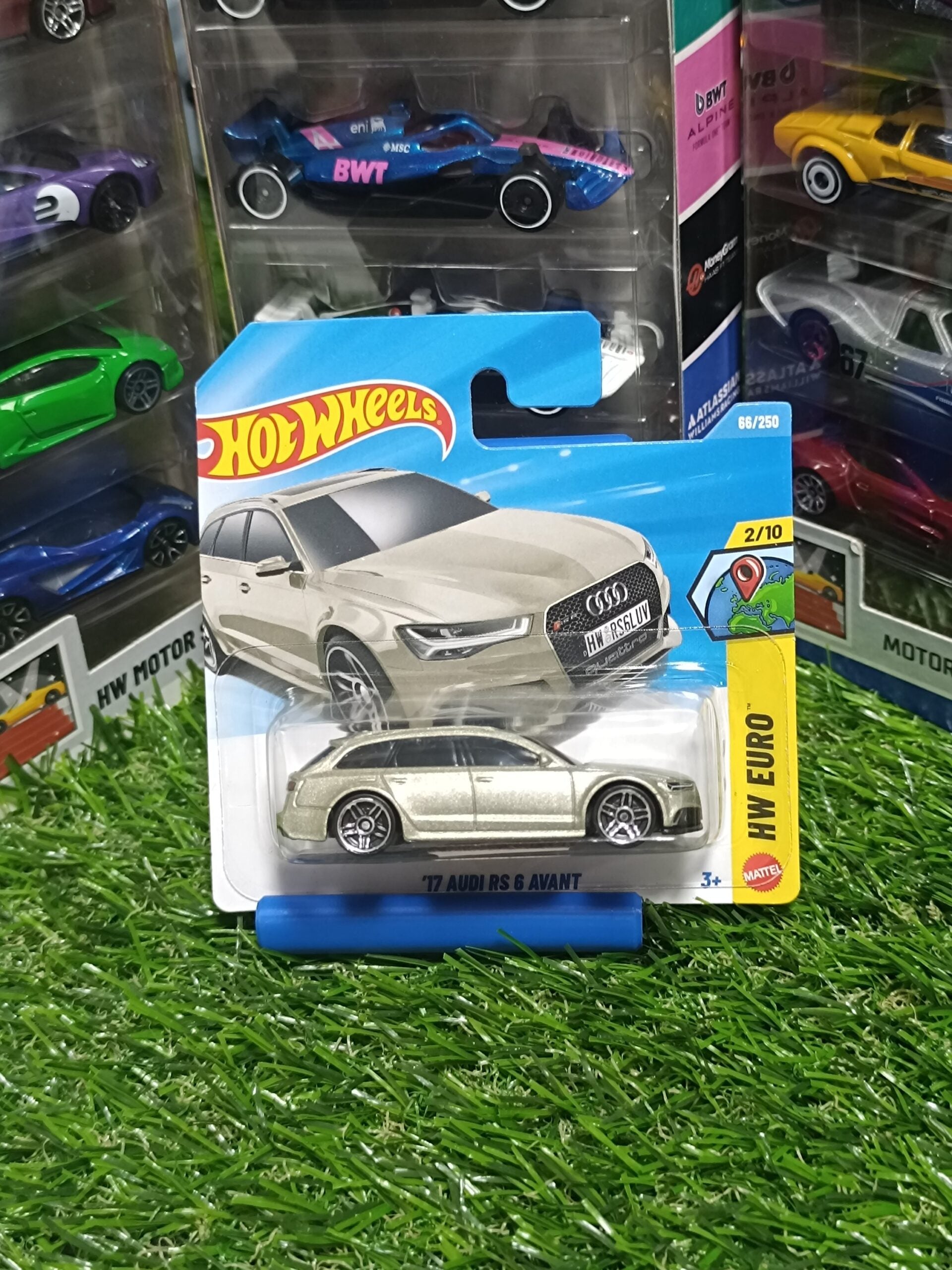 Hot Wheels 17 Audi RS 6 Avant