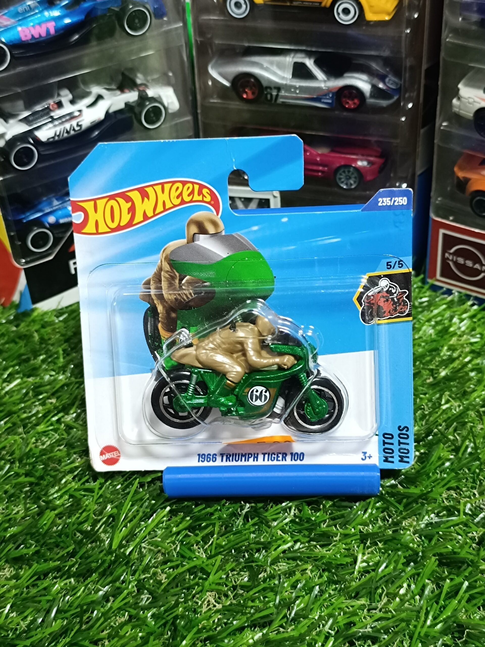 Hot Wheels 1966 Triumph Tiver 100