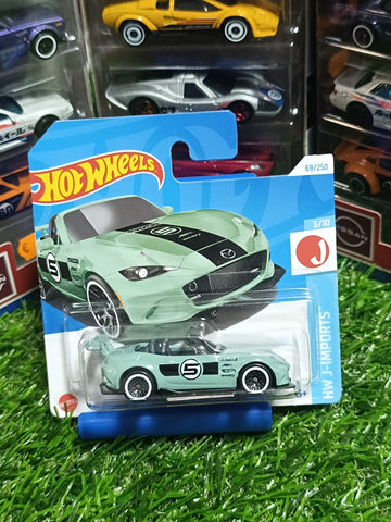 Hot Wheels 15 Mazda MX-5 Miata