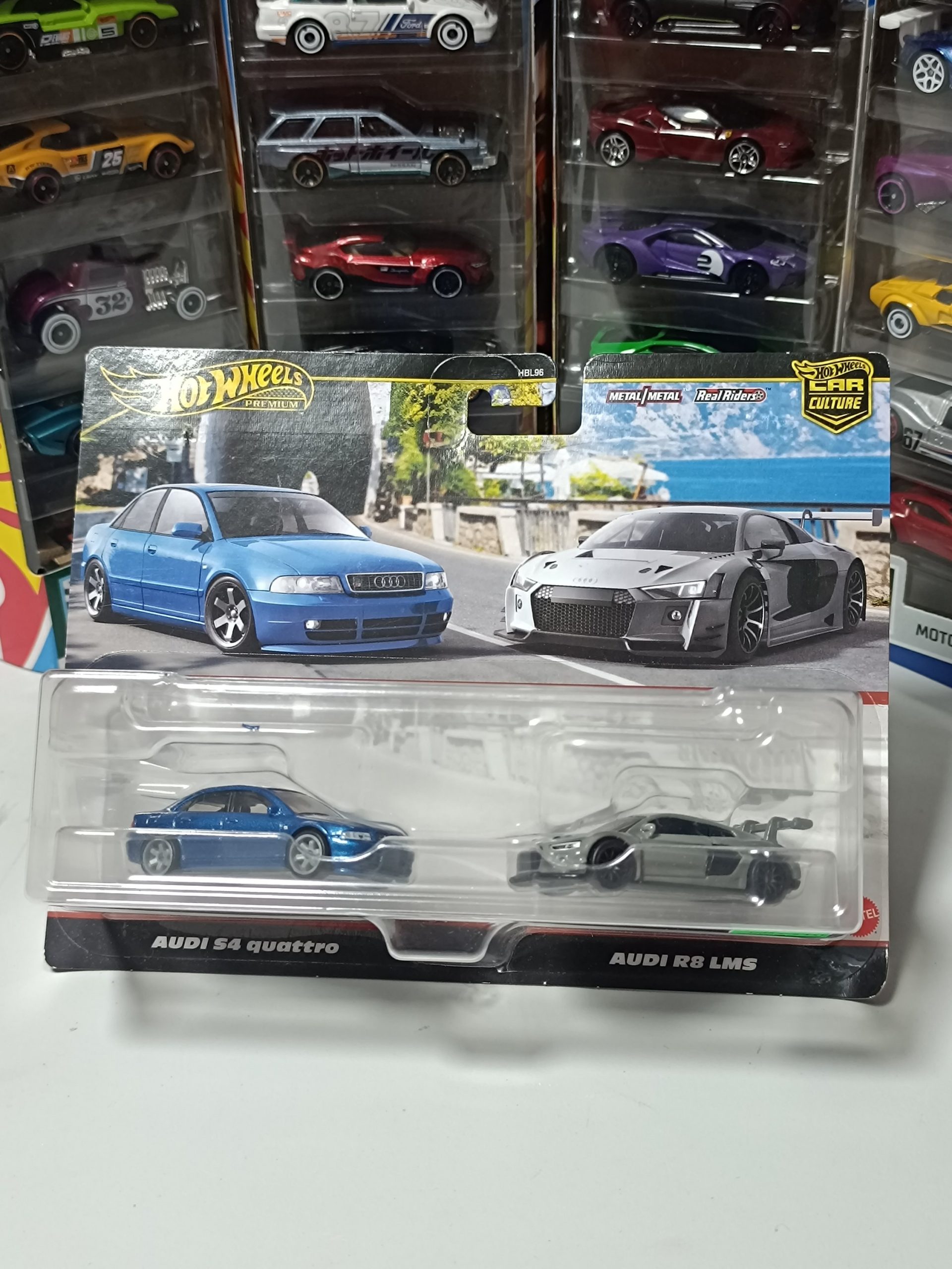 Car Culture Audi S4 quattro e Audi R8 LMS